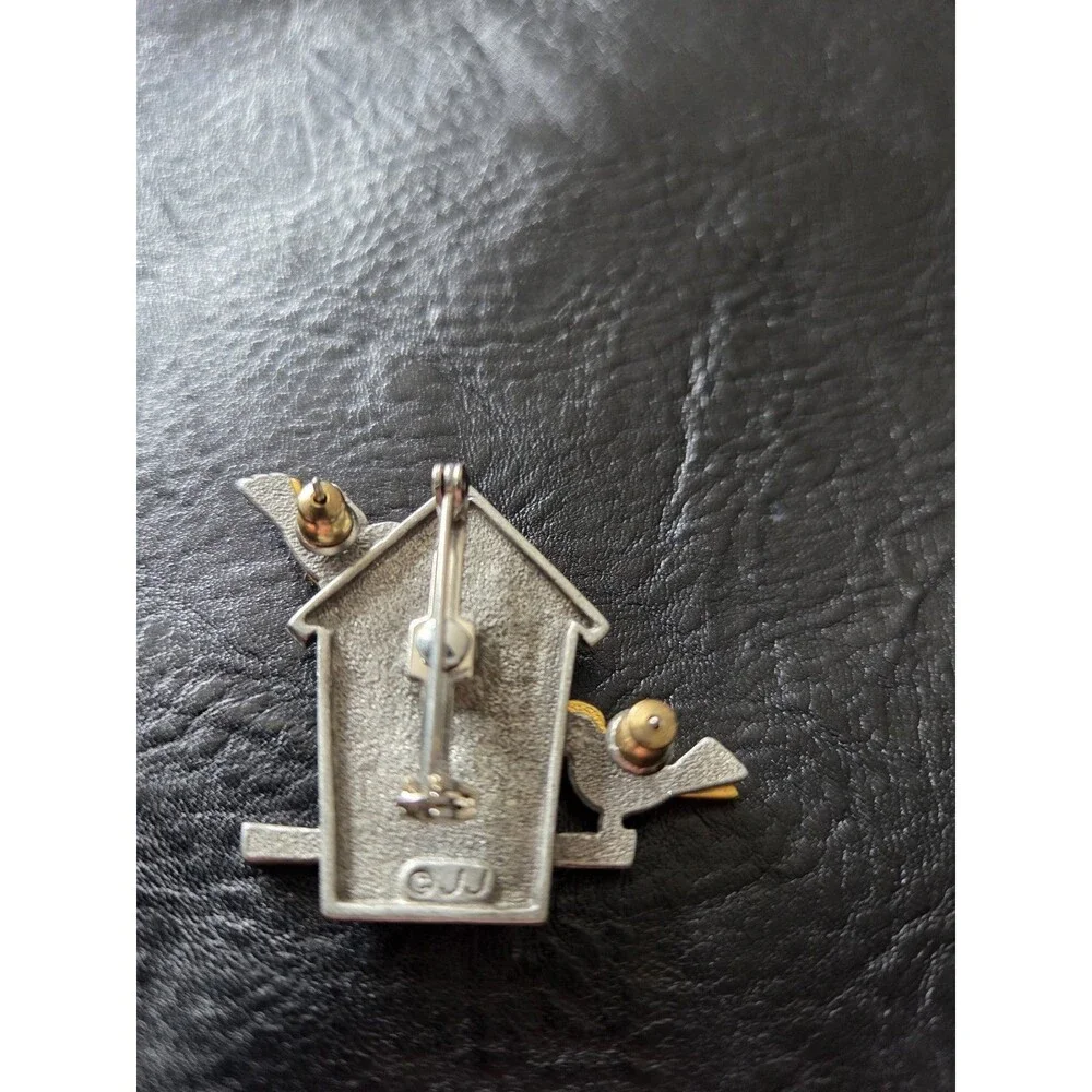 Rare Vintage Birdhouse Pin Pendant With removable birds